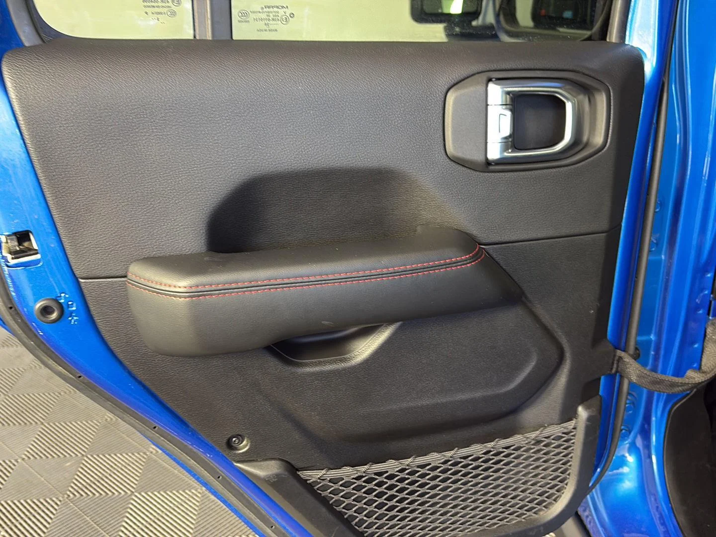 Used 2024 Hydro Blue Pearlcoat Jeep Rubicon X image 25