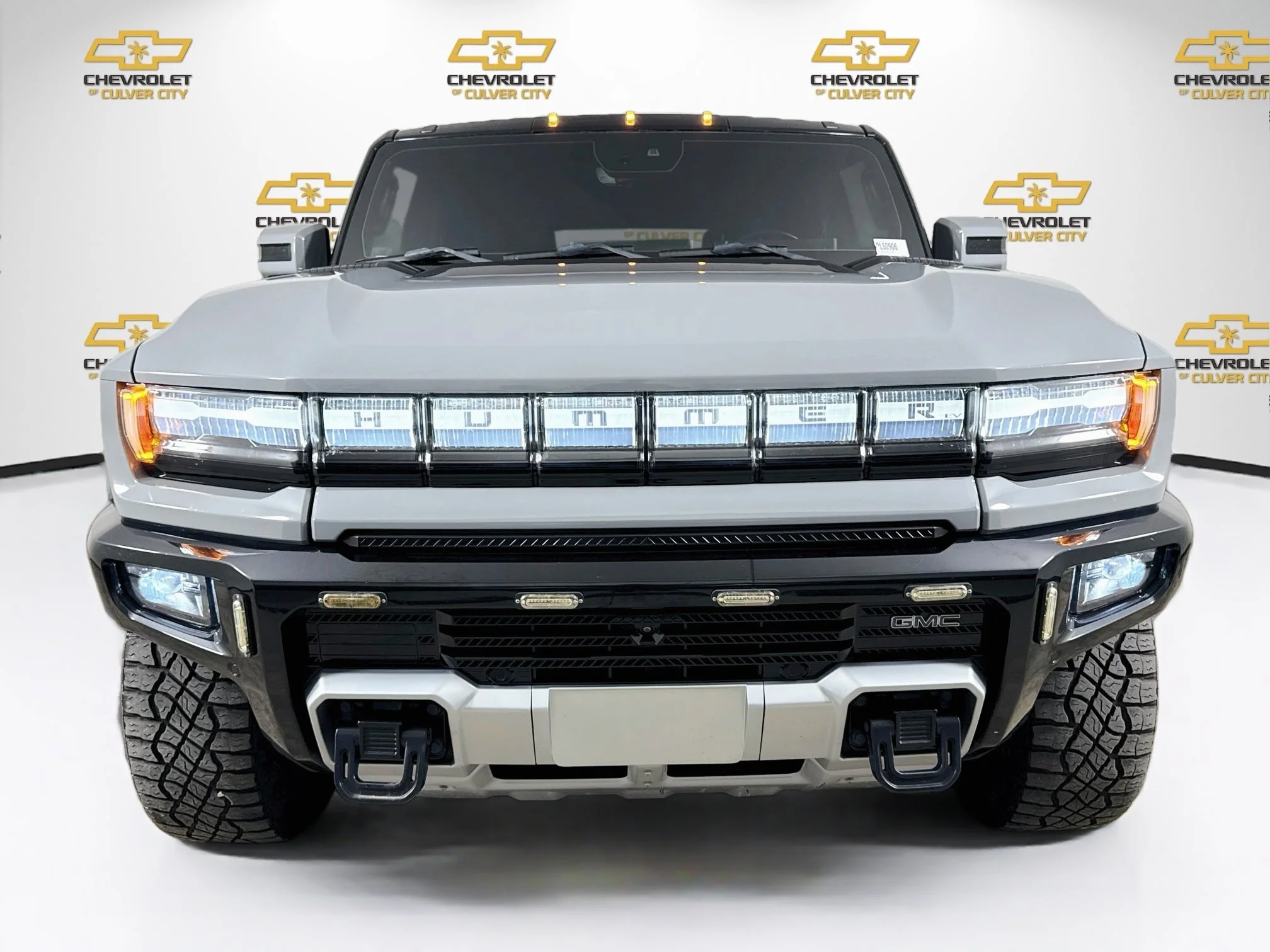 Used 2024 Meteorite Metallic (Grey) GMC 2X image 2