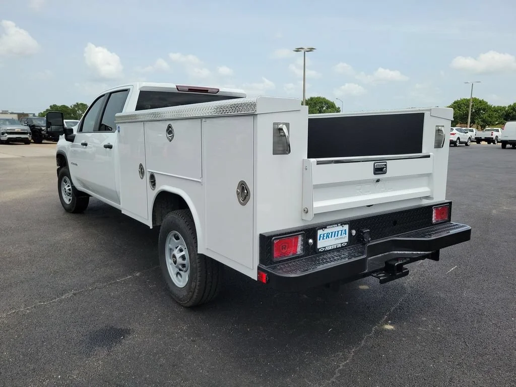 New 2026 Summit White Chevrolet WT image 14