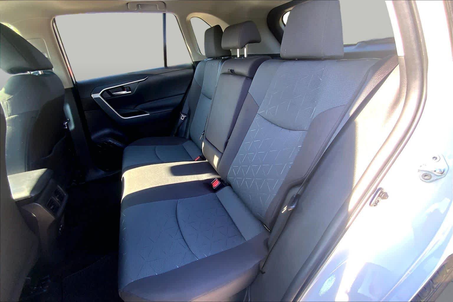 Used 2025 Ice Cap Toyota Hybrid XLE image 18