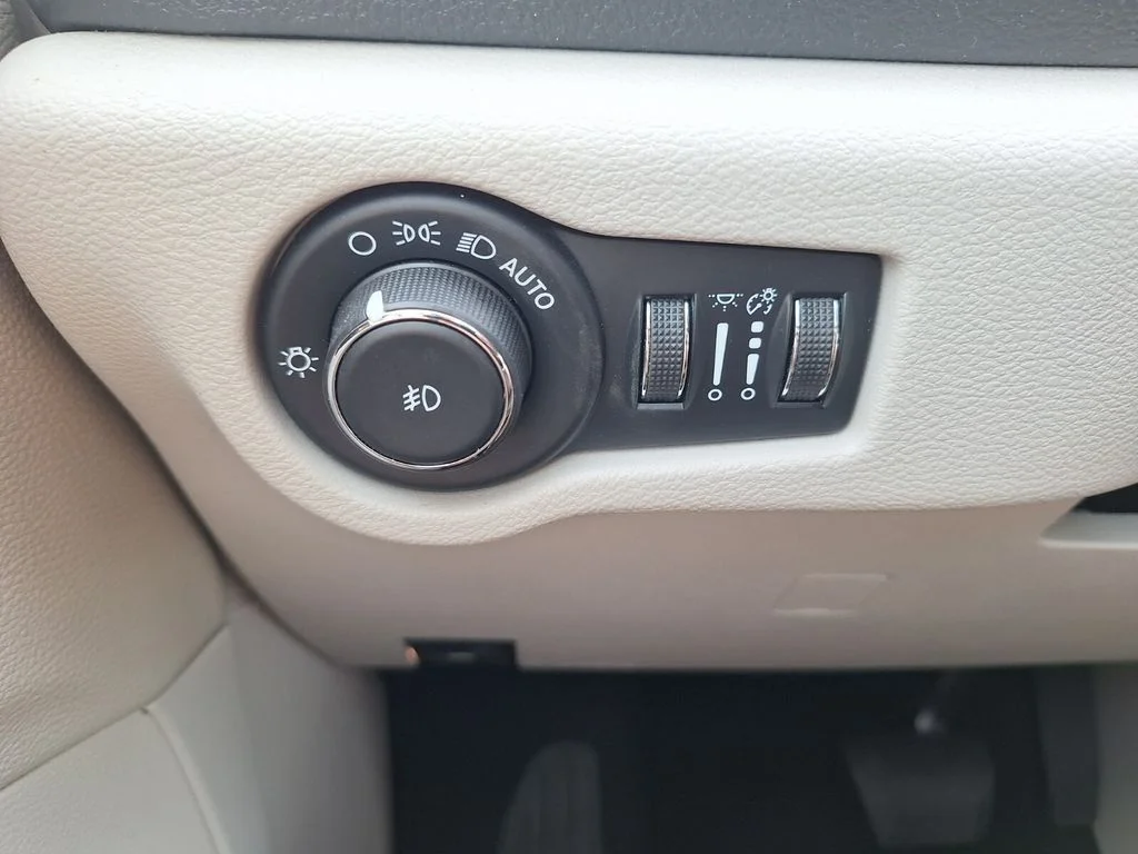 2023 Chrysler Pacifica Limited - Photo 12