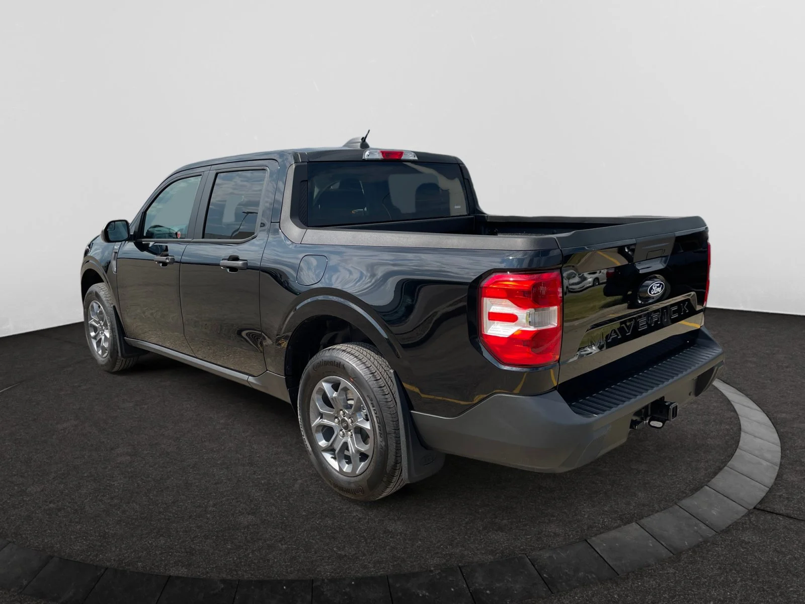 New 2026 Shadow Black Ford XLT image 3