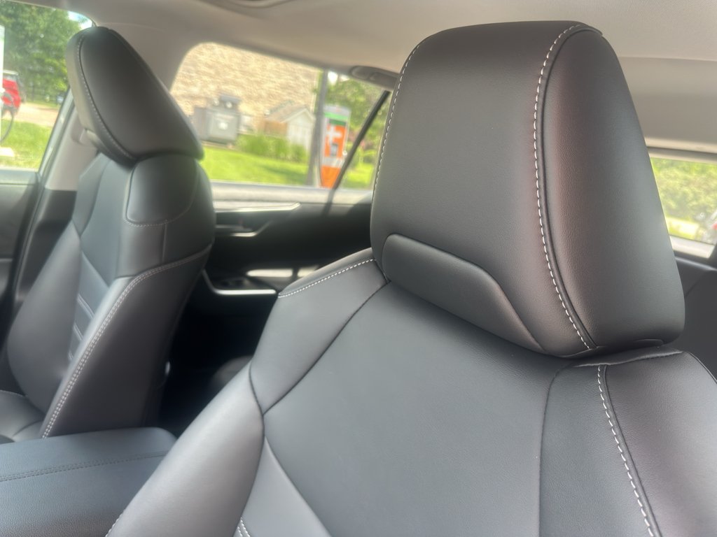 Used 2025 Wind Chill Pearl Toyota XLE Premium image 10