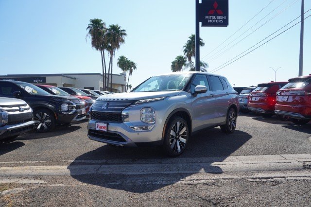 2025 Mitsubishi Outlander SE 2WD's photo