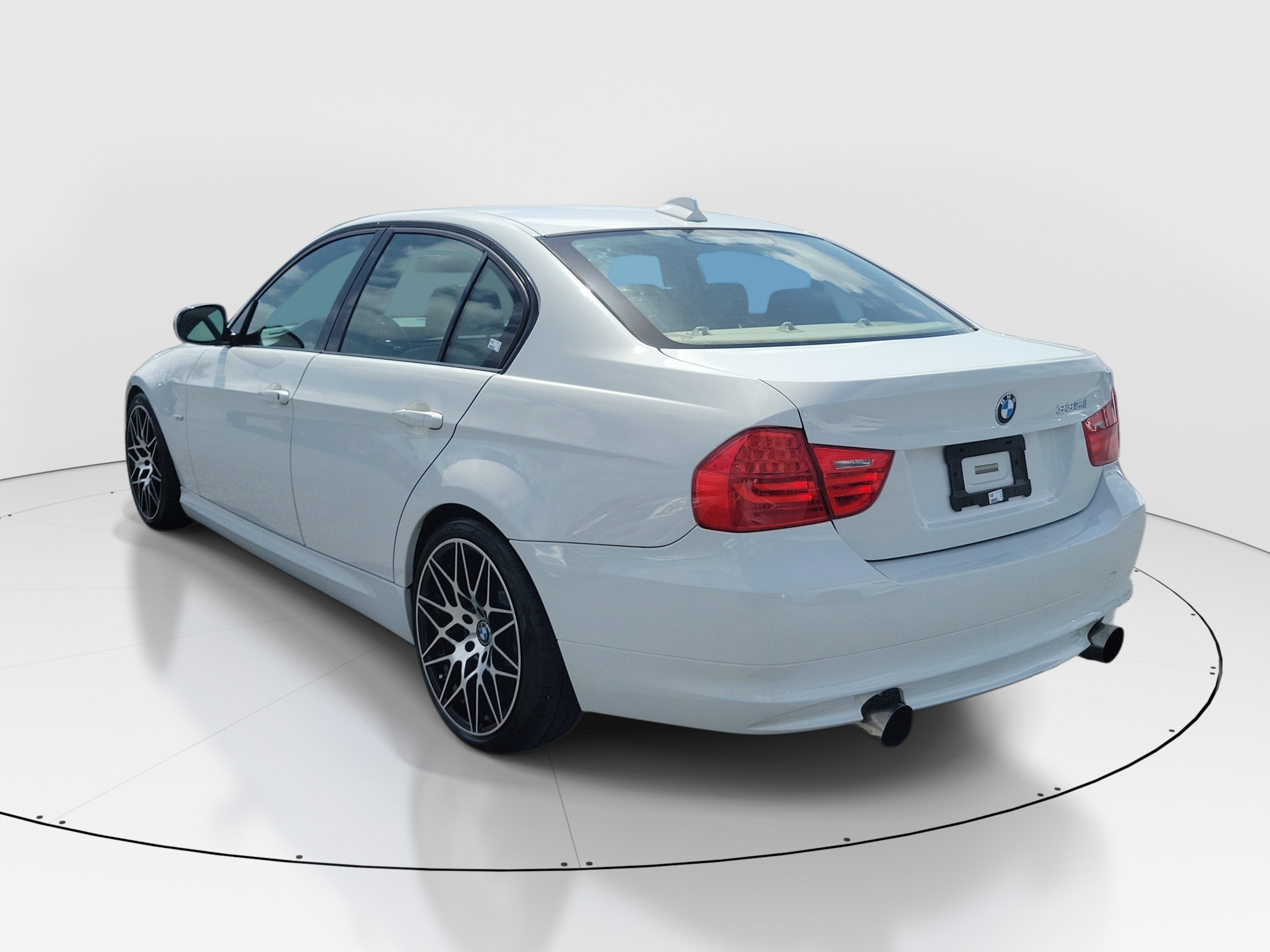 Used 2009 Alpine White BMW 335i image 4