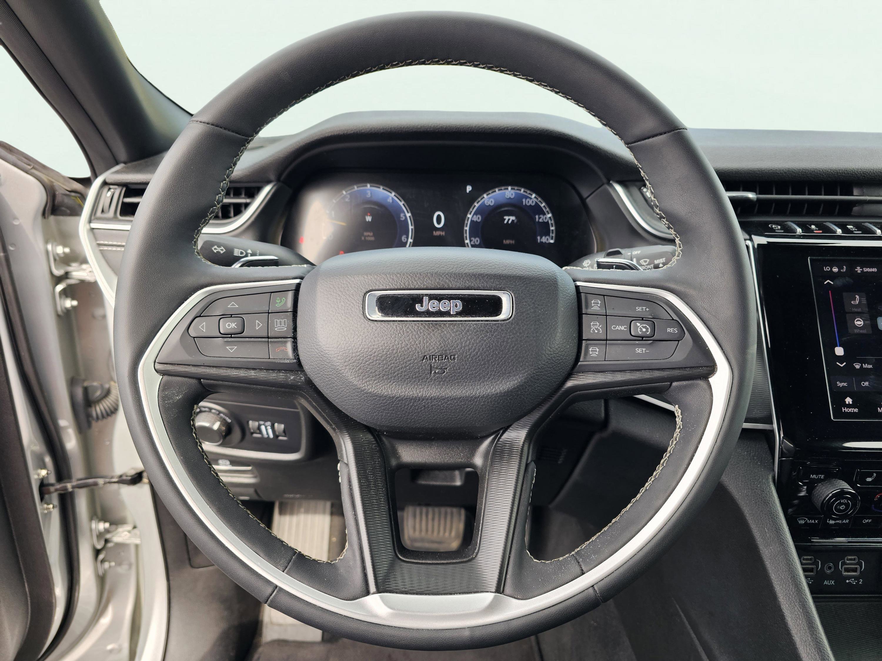 Used 2025 Silver Zynith Jeep Altitude image 19