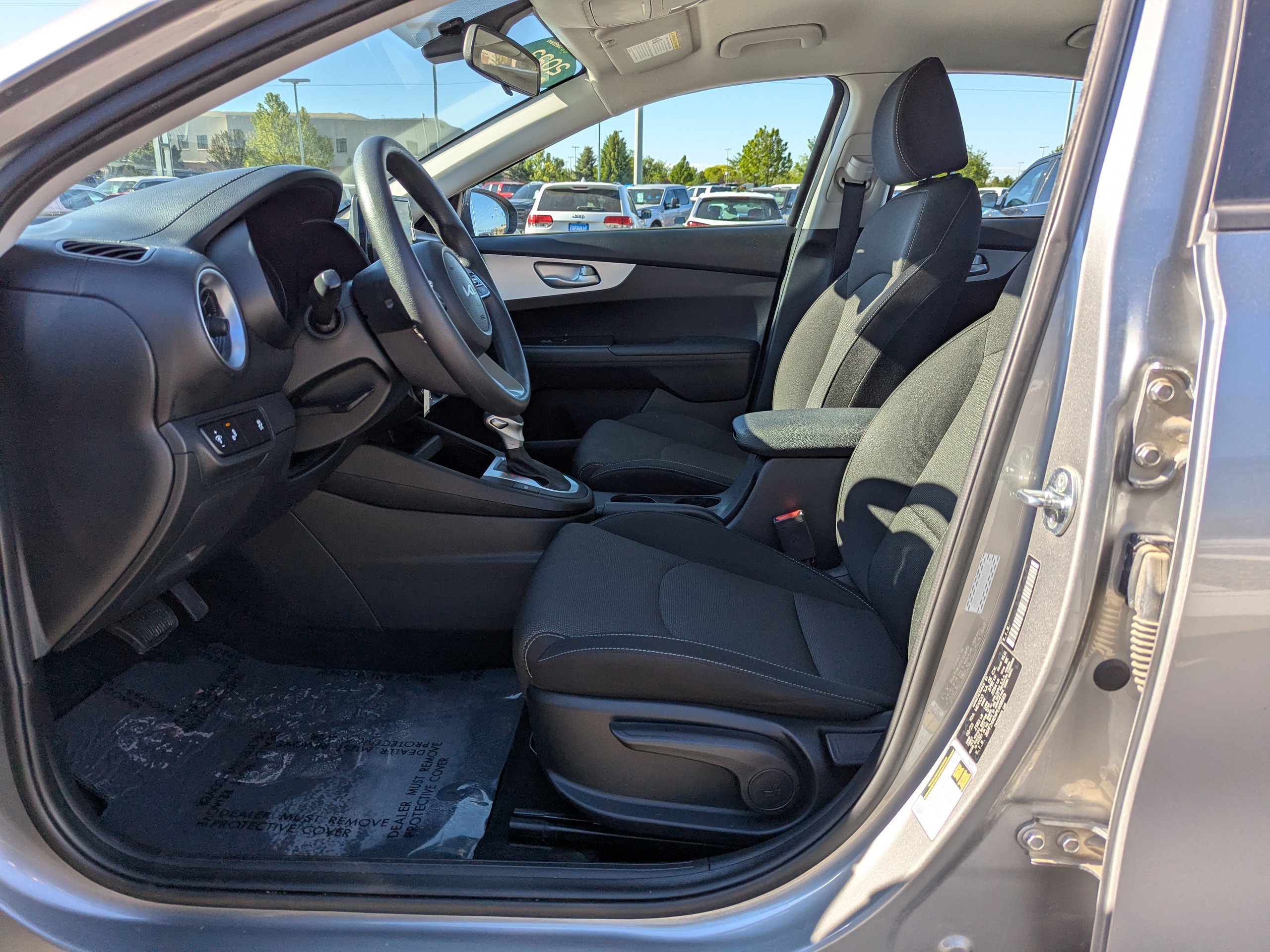 2023 Kia Forte LXS - Photo 12