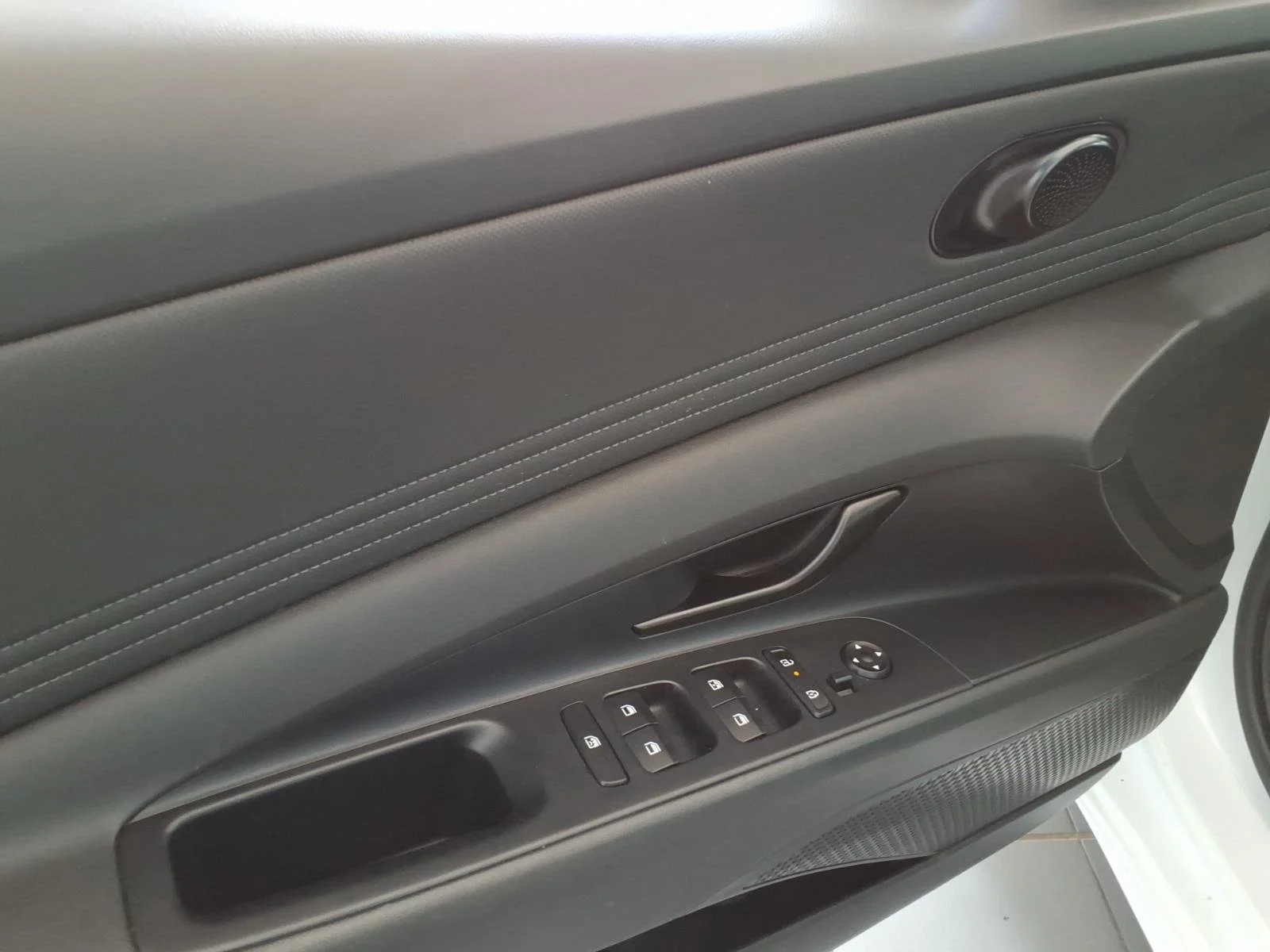 Certified Used 2025 Serenity White Hyundai SEL Sport image 12