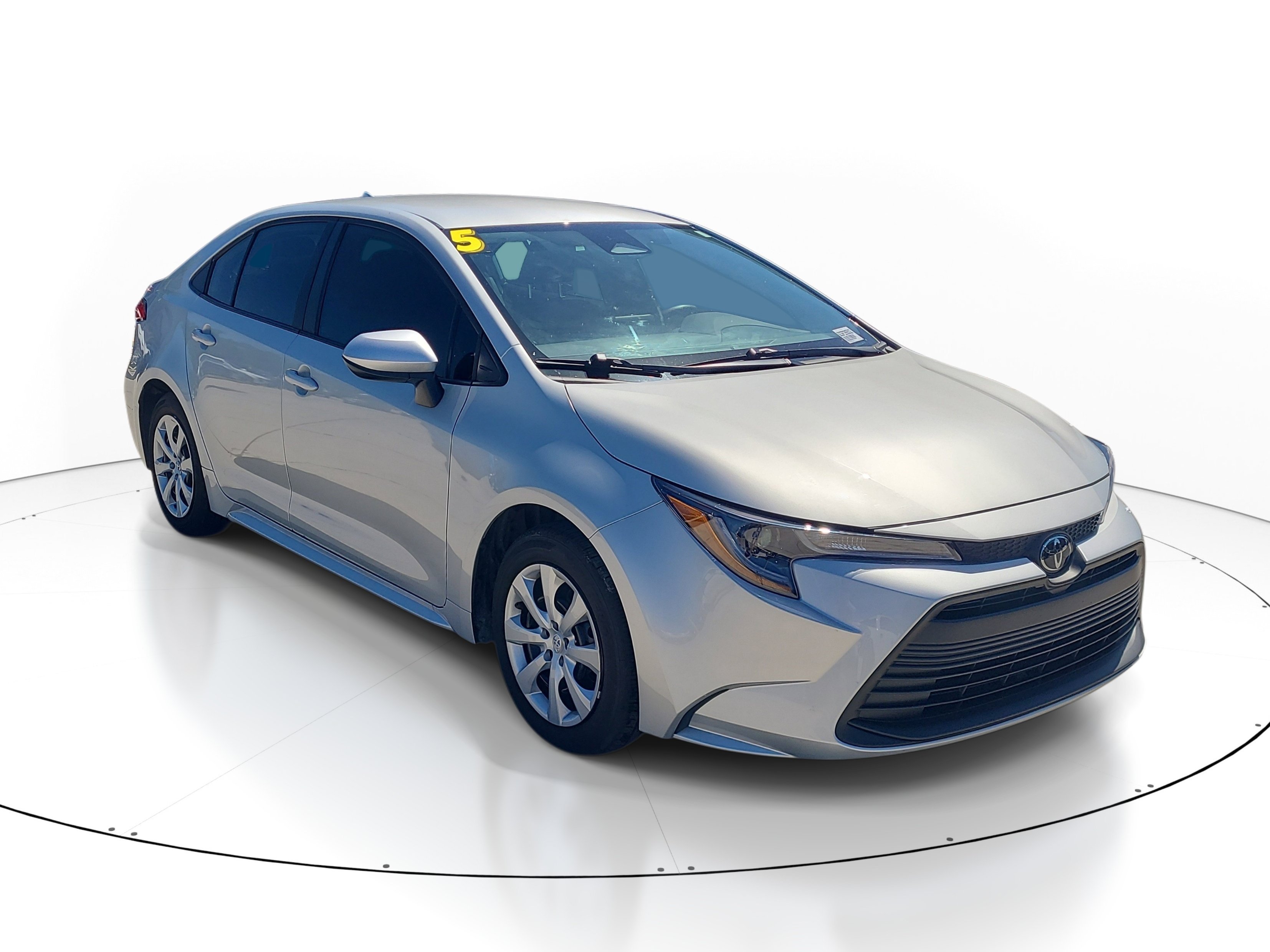 Used 2025  Toyota LE image 1
