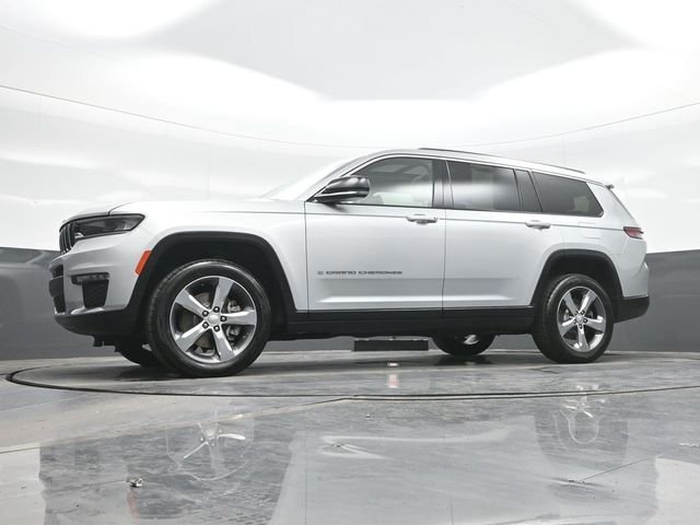 Used 2021 Silver Jeep Limited image 21