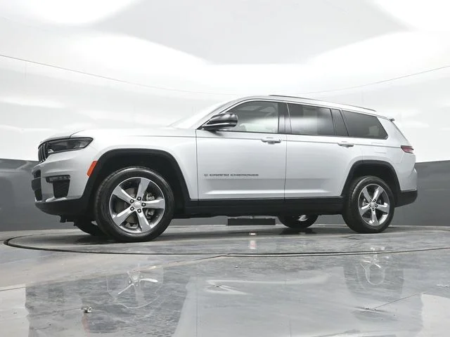 Used 2021 Silver Jeep Limited image 21