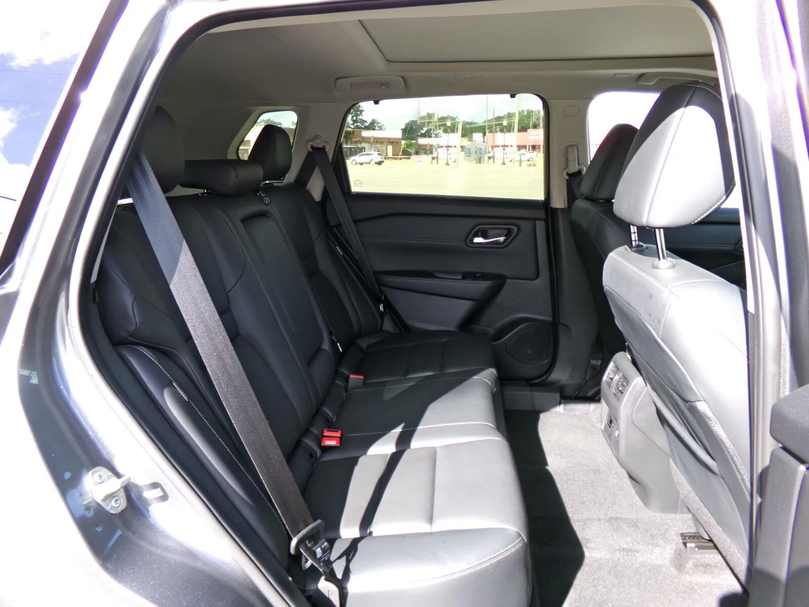 Used 2025 Gun Metallic Nissan SL image 15