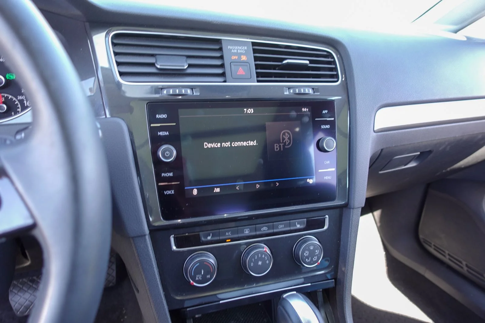 Used 2019 Pure White Volkswagen SE image 19