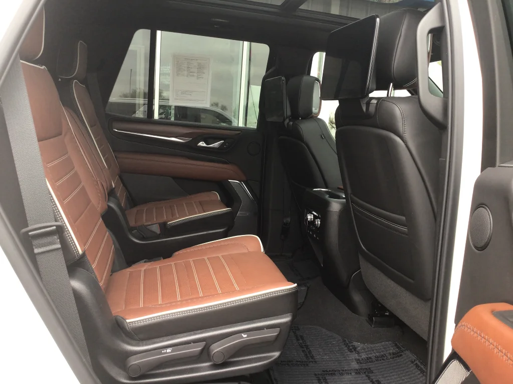 Used 2023 White Frost Tricoat GMC Denali Ultimate image 7