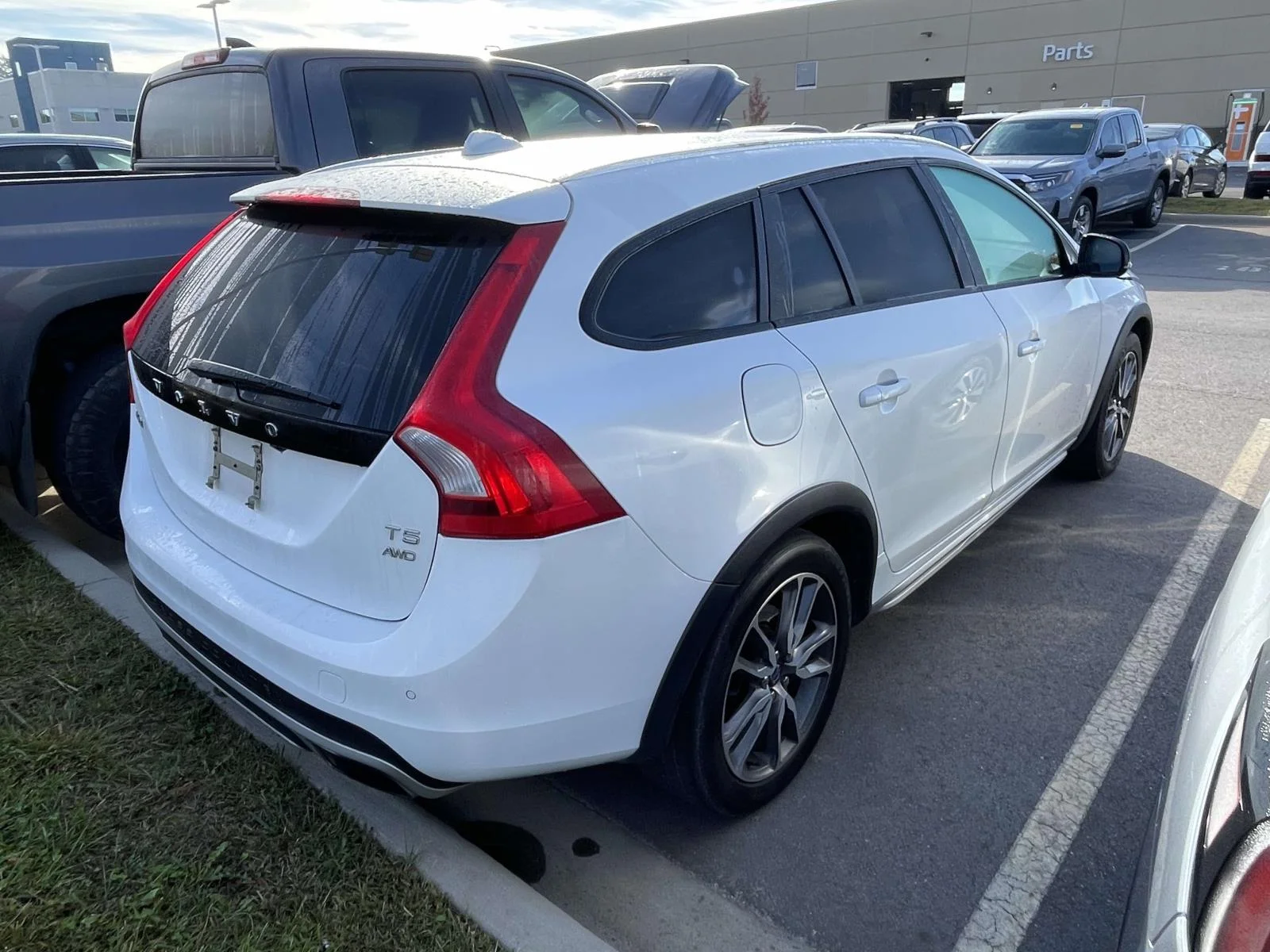 Used 2016 Crystal White Pearl Volvo T5 image 4