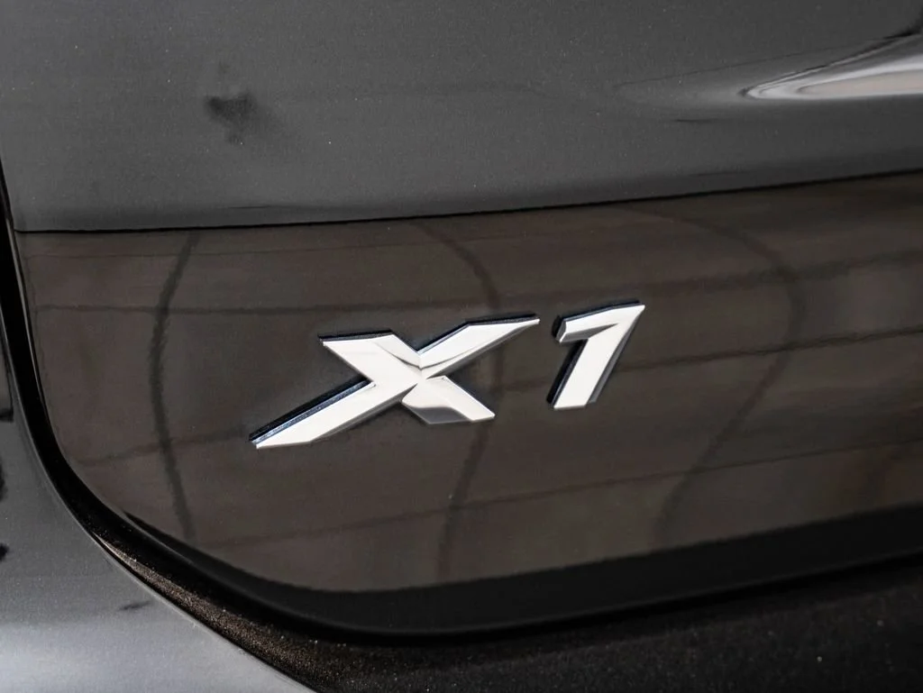Used 2021 Black Sapphire Metallic BMW sDrive28i image 19