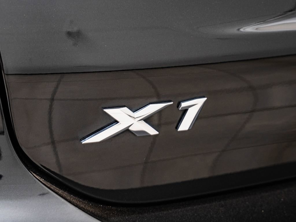 Used 2021 Black Sapphire Metallic BMW sDrive28i image 19