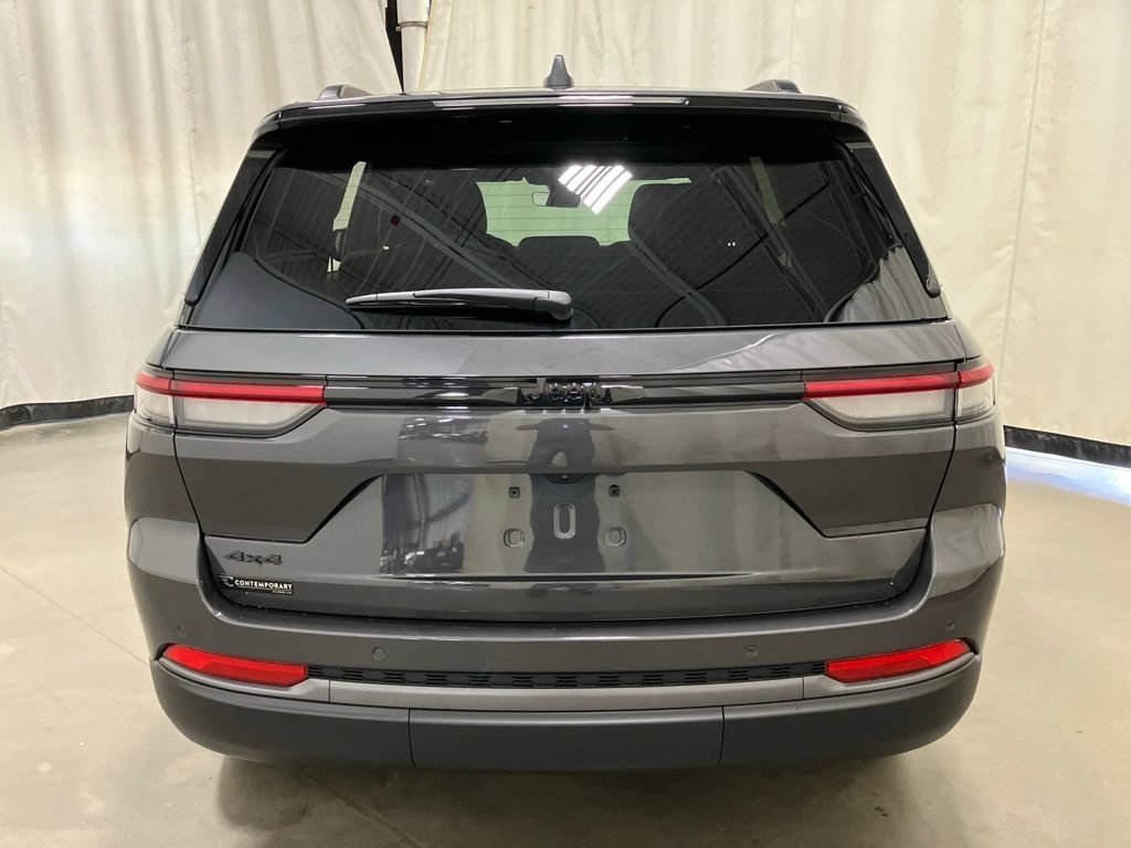 New 2026 Baltic Gray Metallic Clear-Coat Exterior Paint Jeep Laredo Altitude image 27