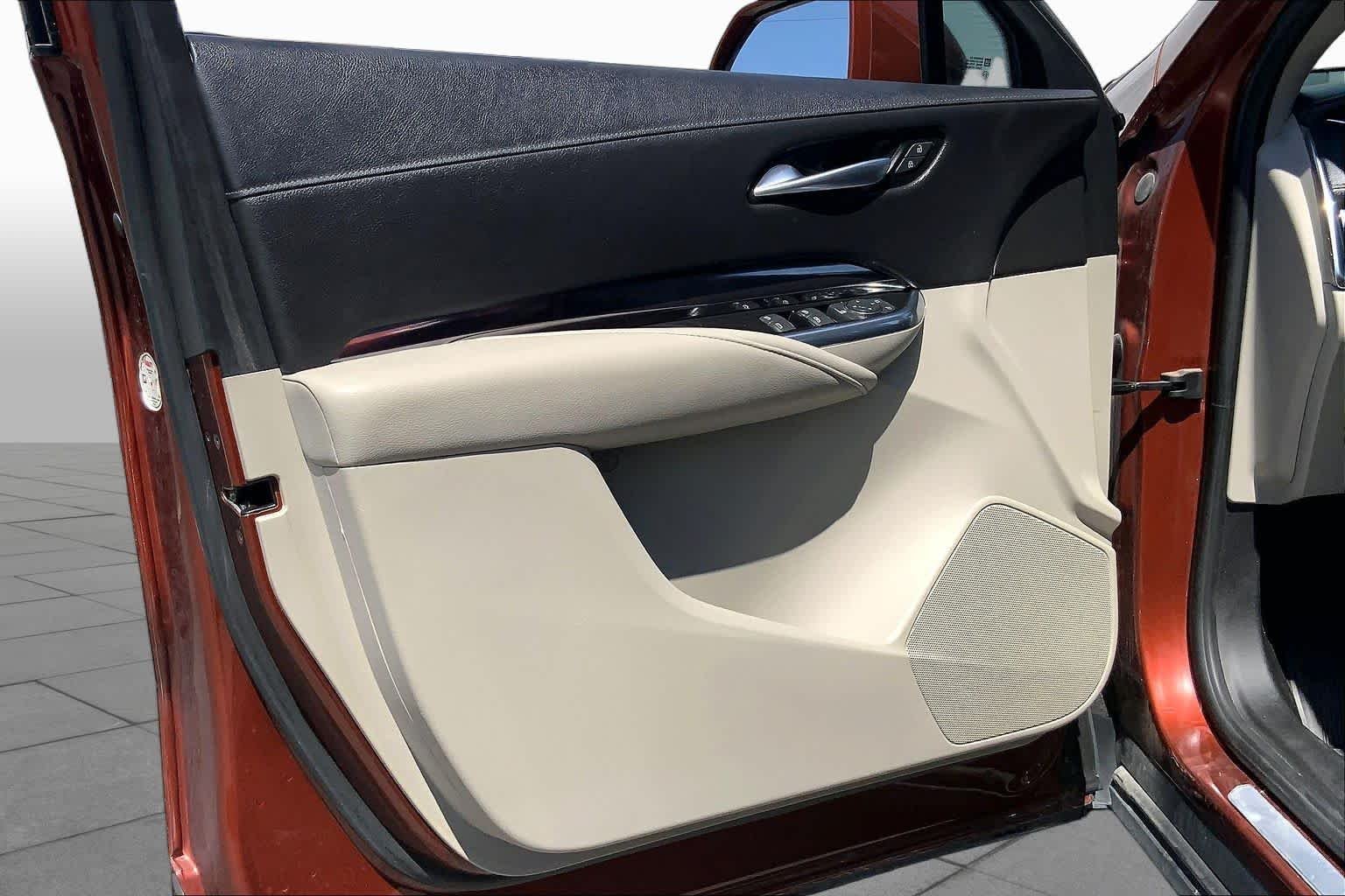 Used 2019 Autumn Metallic Cadillac FWD Luxury image 19
