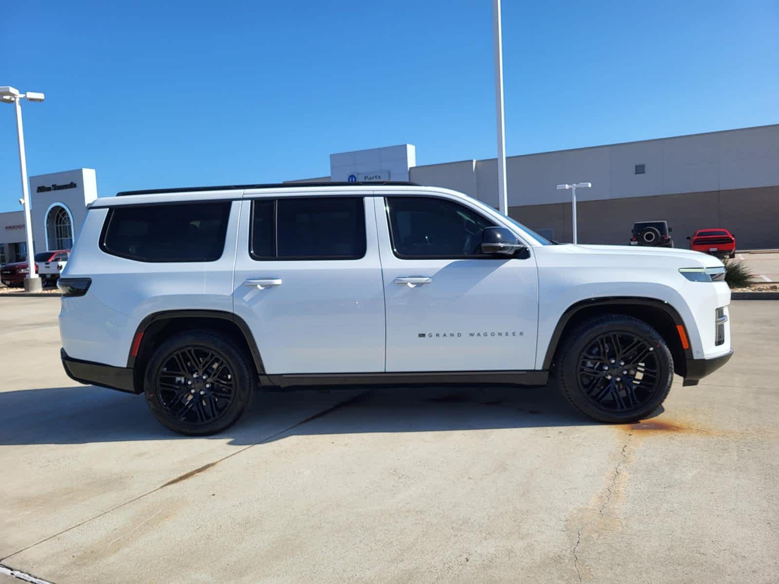 New 2026 Bright White Clear-Coat Exterior Paint Jeep Limited Reserve image 7