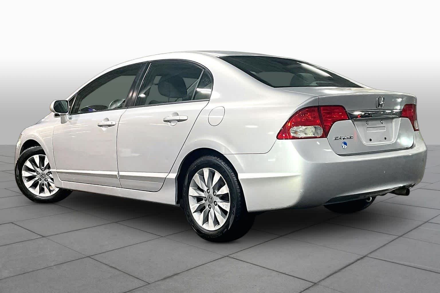 Used 2011 Alabaster Silver Metallic Honda EX image 11