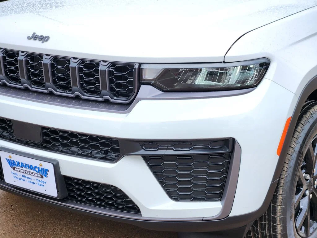 New 2026 Bright White Clear-Coat Exterior Paint Jeep Altitude image 5