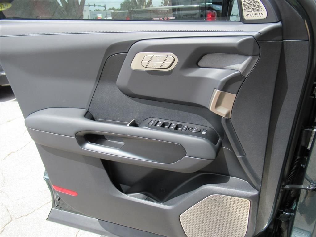 Used 2027 Black Kia SX image 19