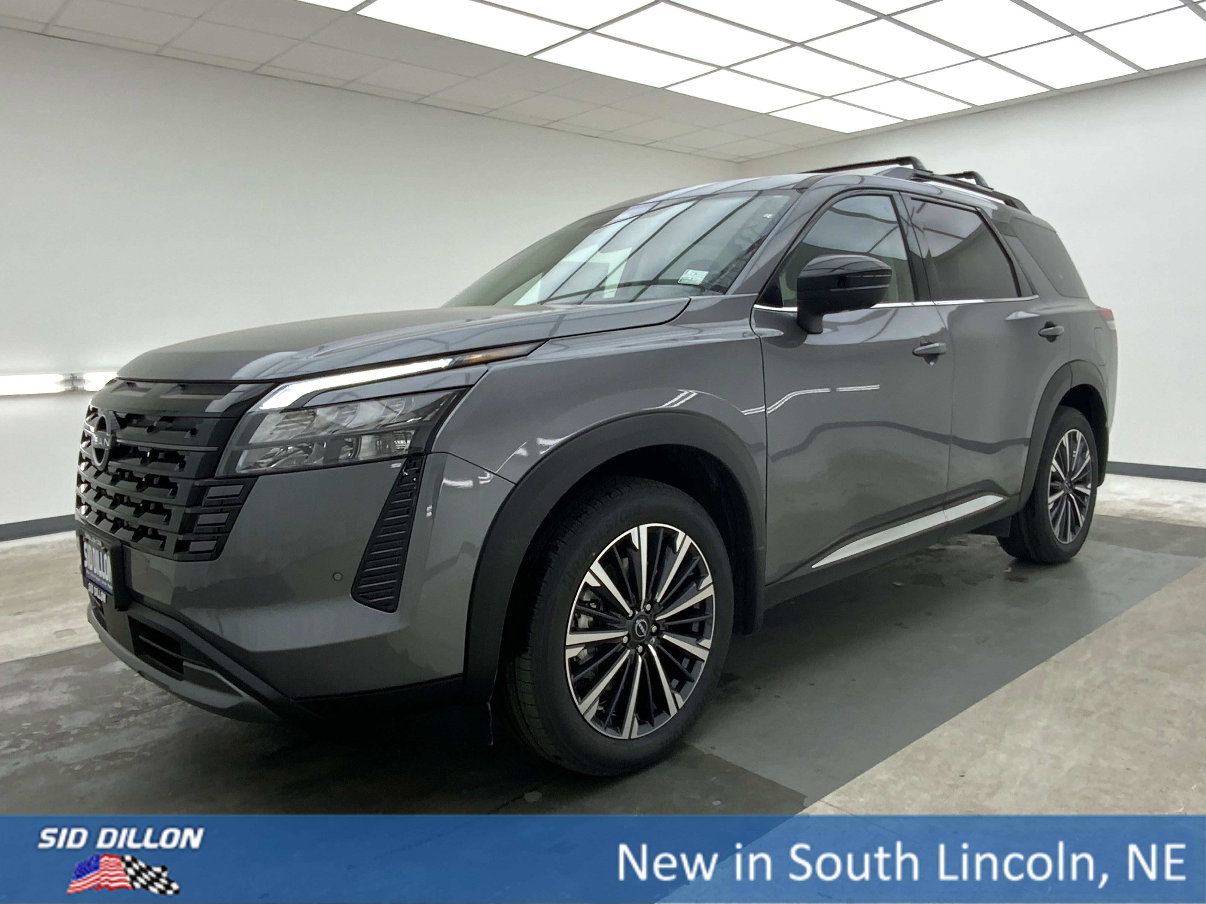 2026 Nissan Pathfinder Platinum 4WD's photo