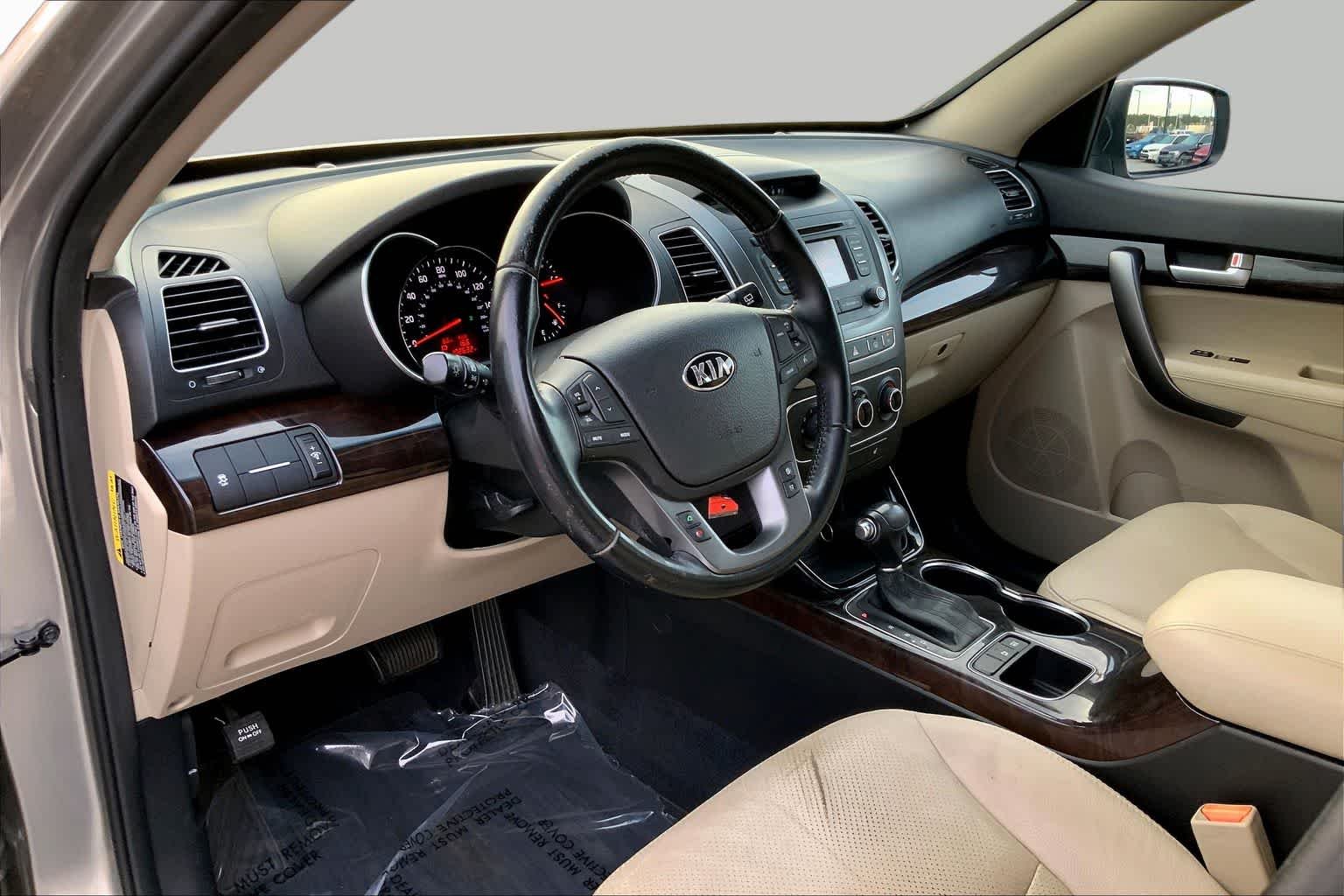 Used 2015 Satin Metal Kia LX image 17
