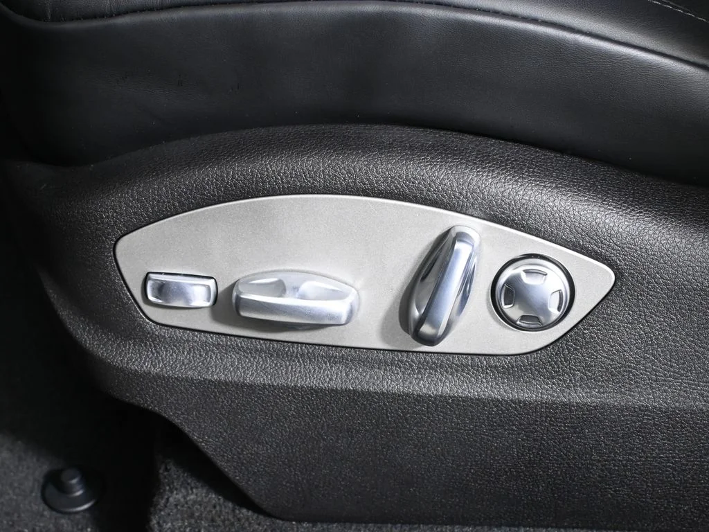 2026 Porsche Macan T - Photo 31