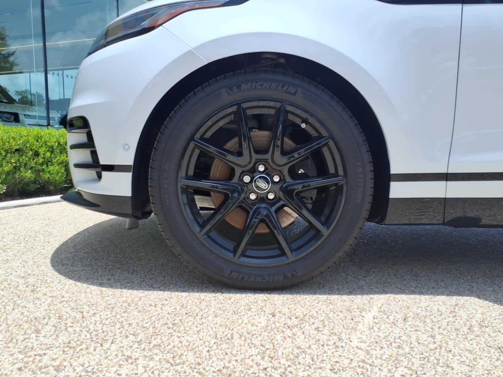 New 2026 Fuji White Land Rover Dynamic SE image 7