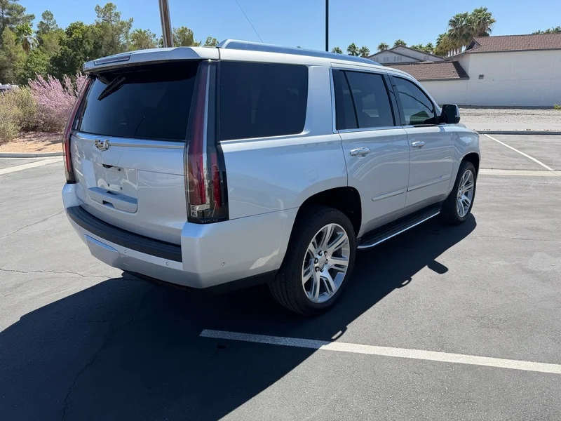 Used 2020 RADIANT SILVER METALLIC Cadillac Luxury image 3