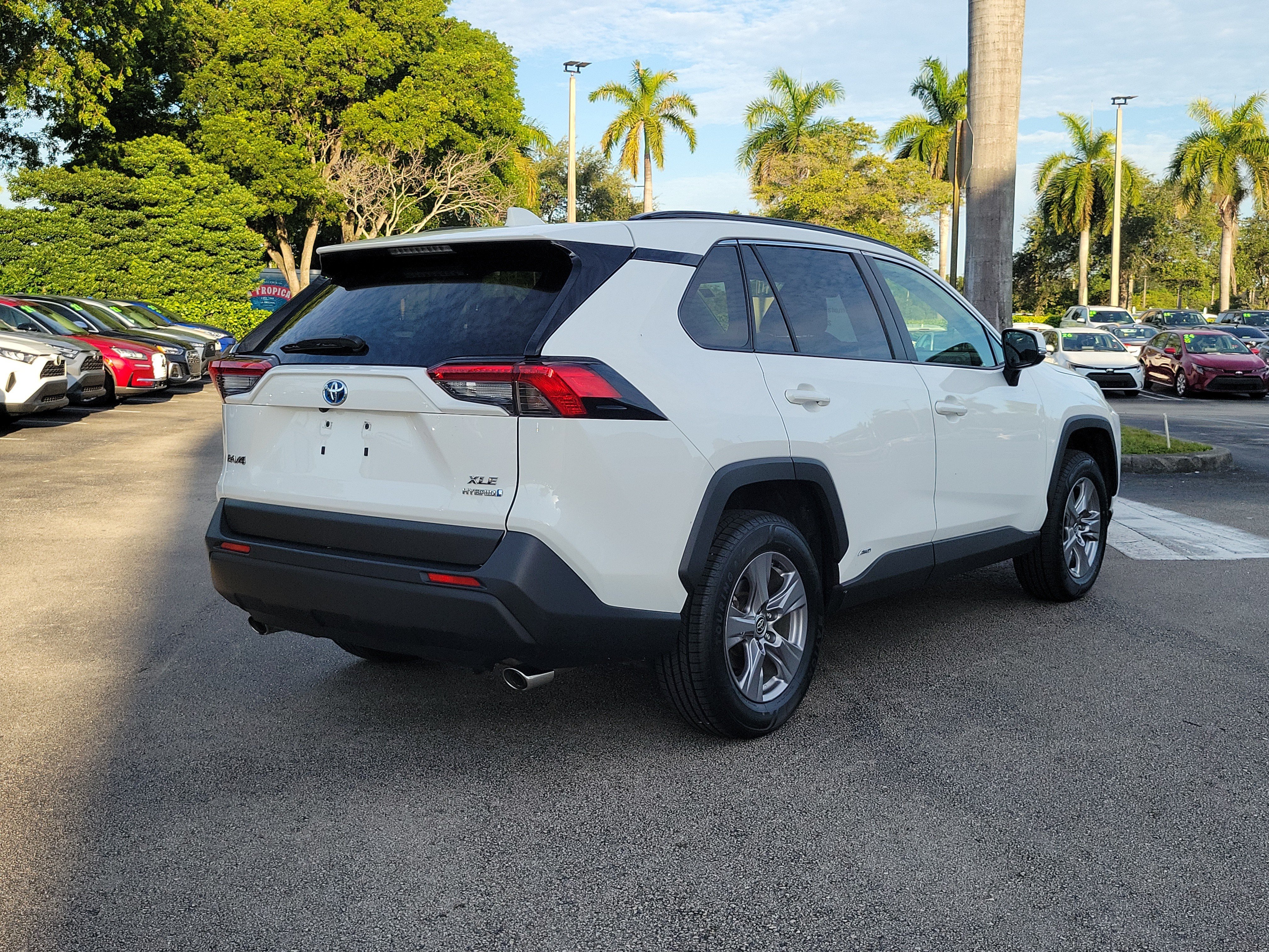 Used 2023 White Toyota Hybrid XLE image 4