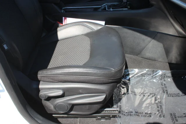 Used 2024 White Jeep Latitude image 30
