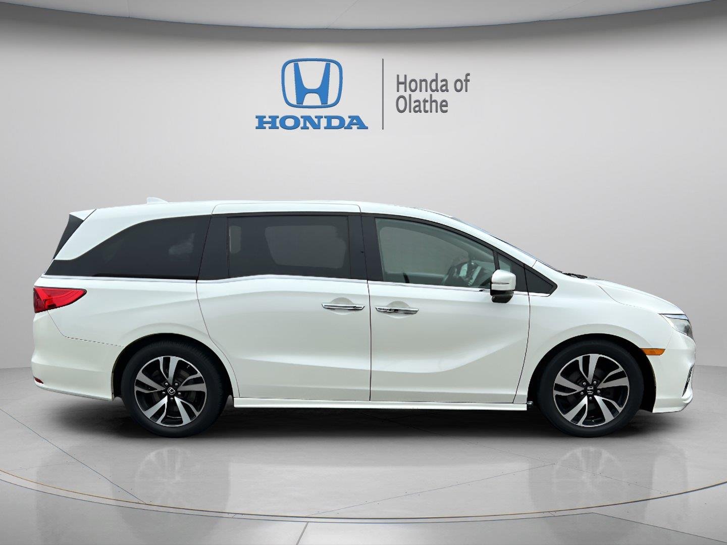Certified 2018 Honda Odyssey Elite with VIN 5FNRL6H90JB024323 for sale in Kansas City