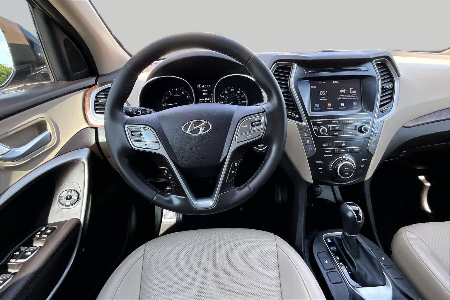 Pre-Owned 2017 Hyundai Santa Fe SE