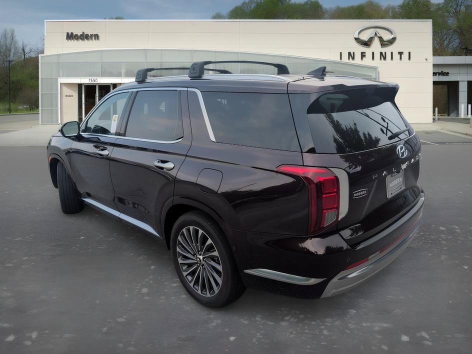 Used 2025 Sierra Burgundy Hyundai Calligraphy image 5