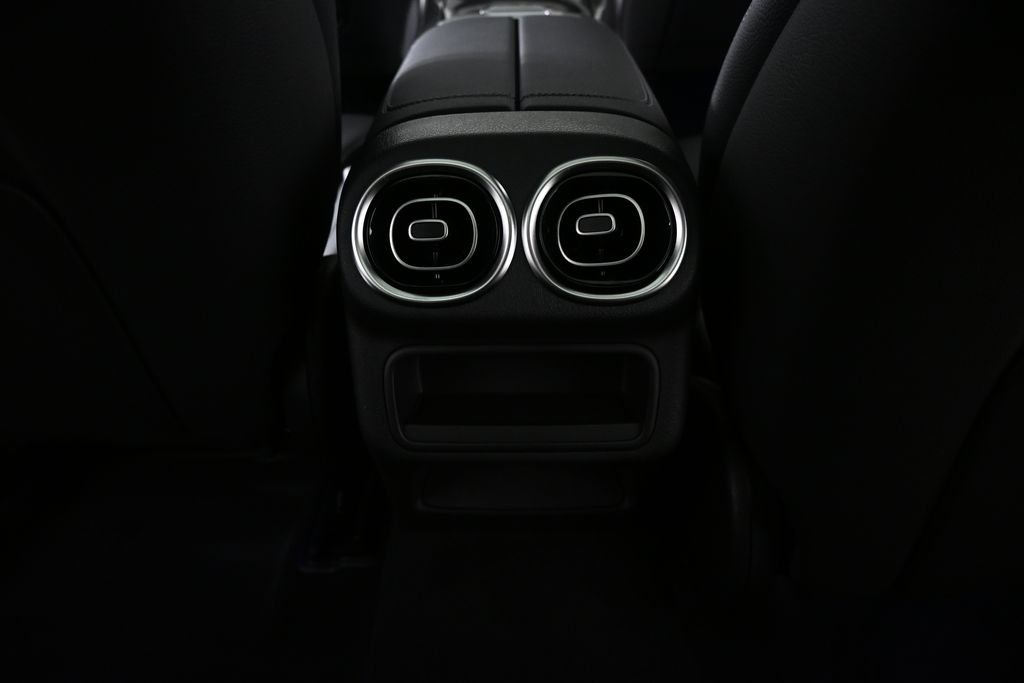 New 2026 Polar White Mercedes-Benz GLC 300 image 17