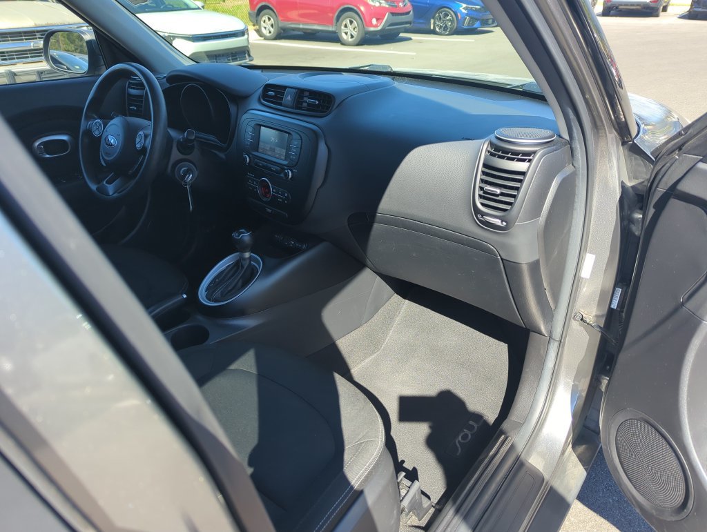 Used 2017 Gray Kia Plus image 34