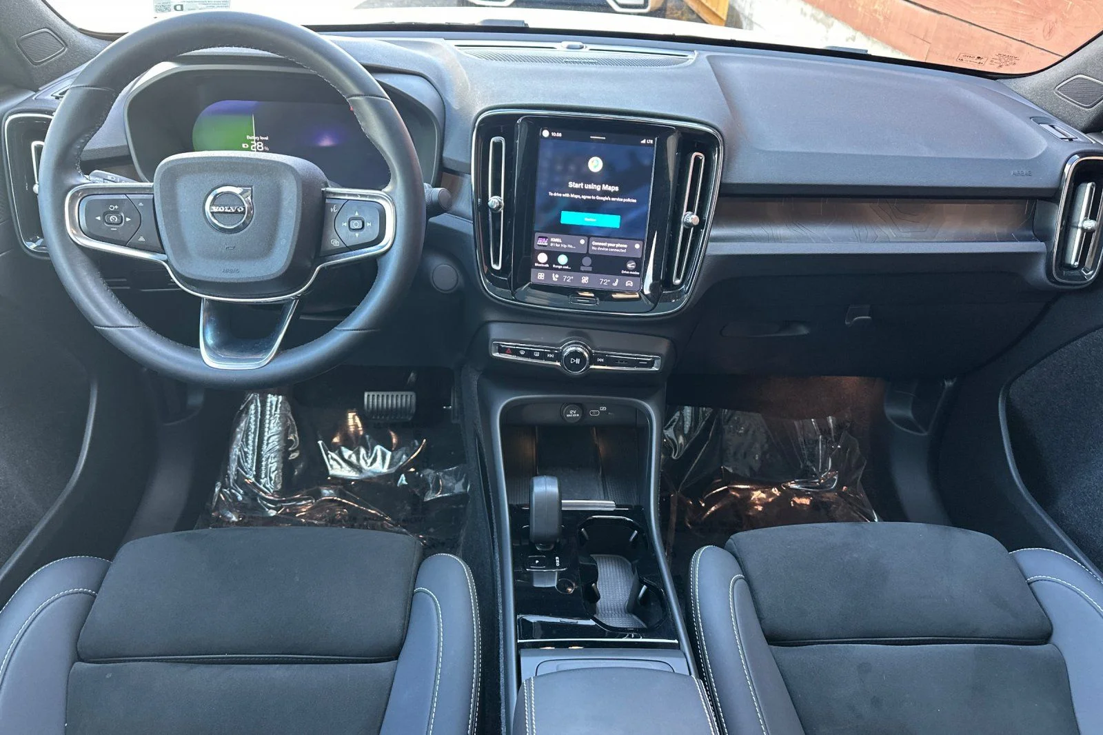 Certified Used 2023 Crystal White Volvo Ultimate image 3