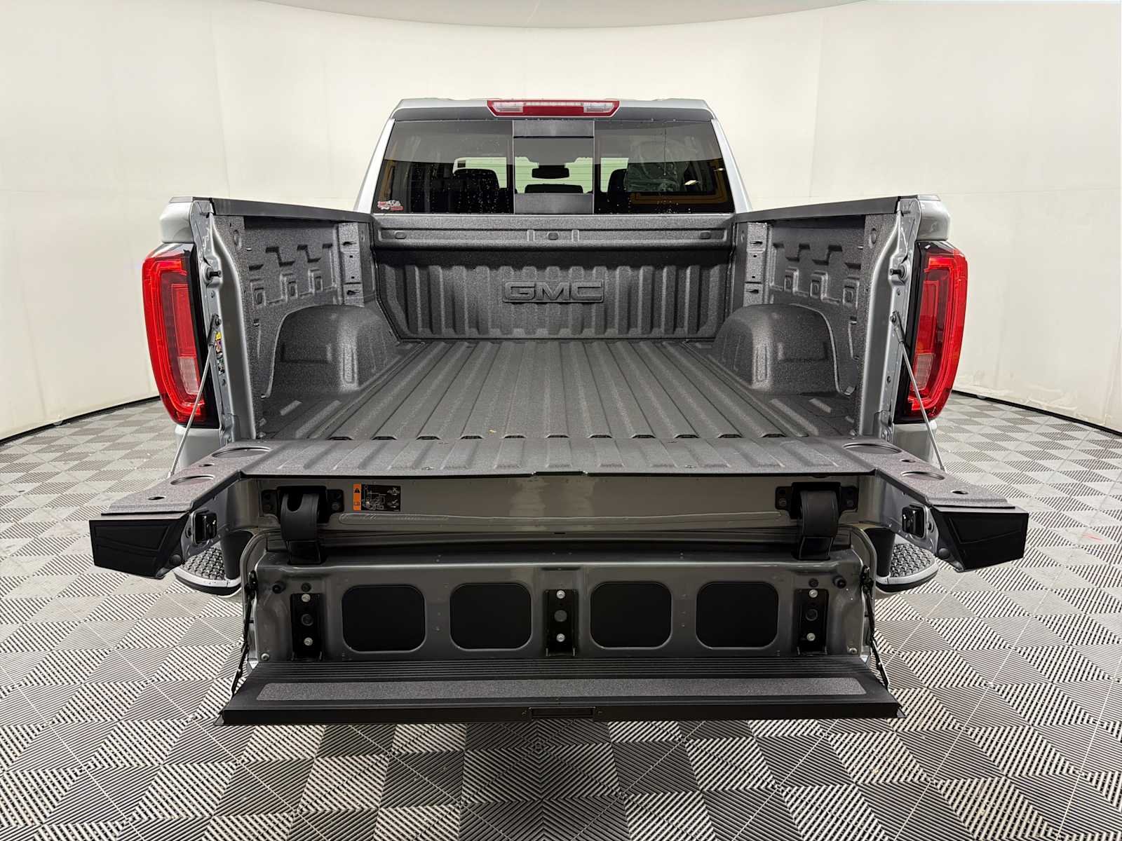 2026 GMC Sierra 1500 SLT - Photo 16