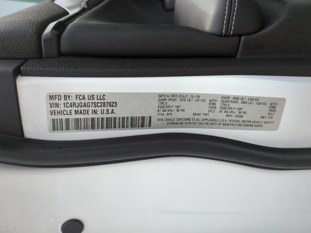 Used 2025 White Jeep Laredo image 23