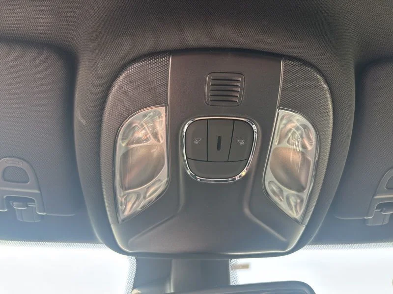Used 2023 Silver Jeep Latitude image 44
