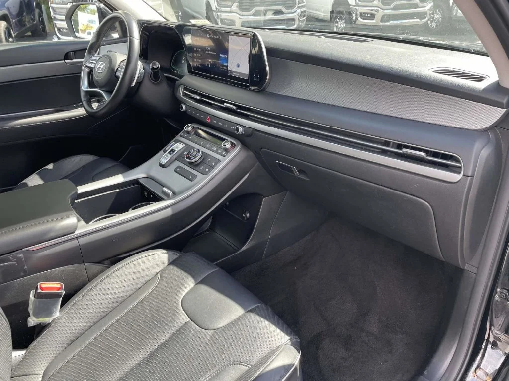 Certified Used 2025 Black Hyundai SEL image 14