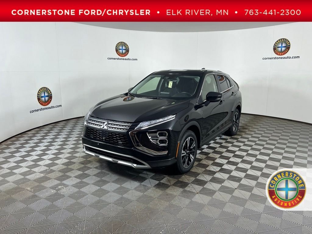 Used 2024 Silver Mitsubishi SE image 1