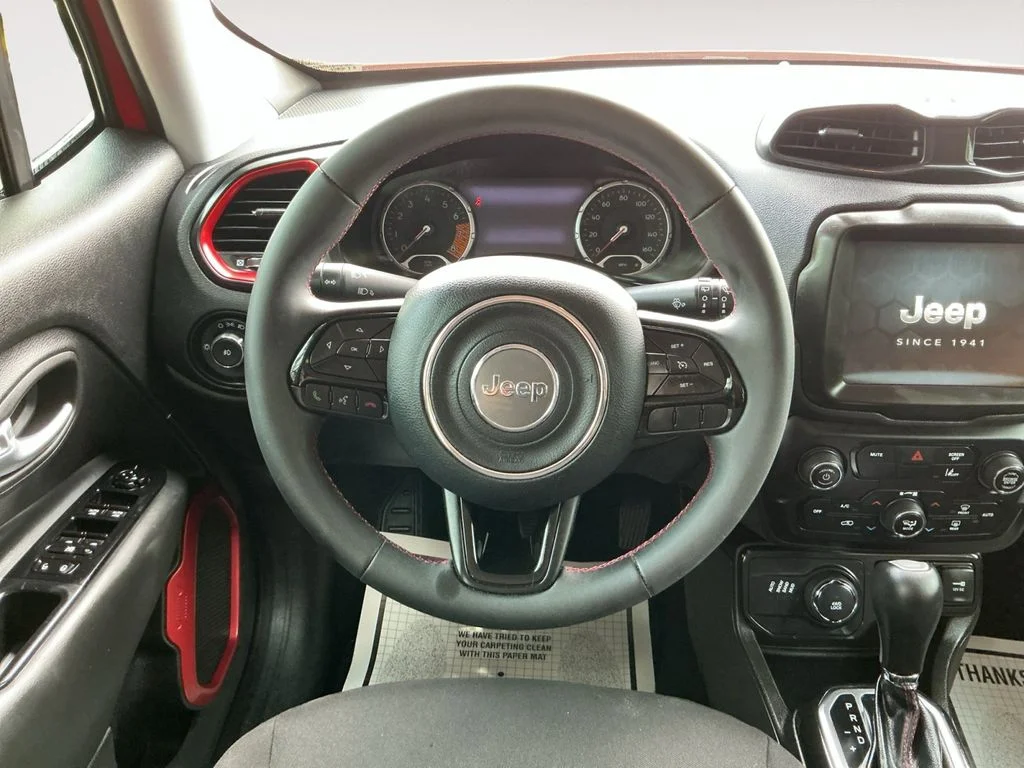 Used 2022 Red Jeep Latitude image 12