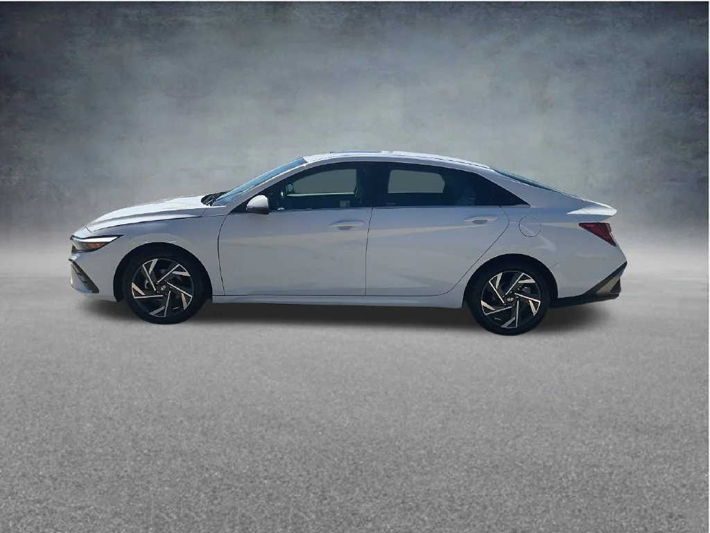 Used 2025 White Hyundai Limited image 4