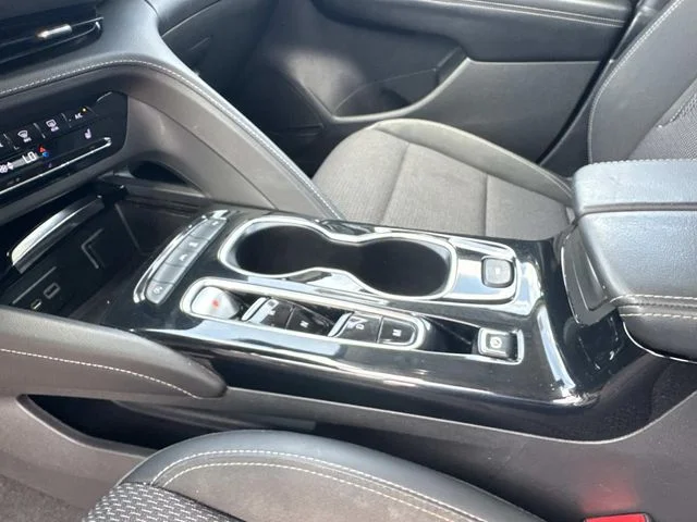 Used 2022 Red Buick Preferred image 45