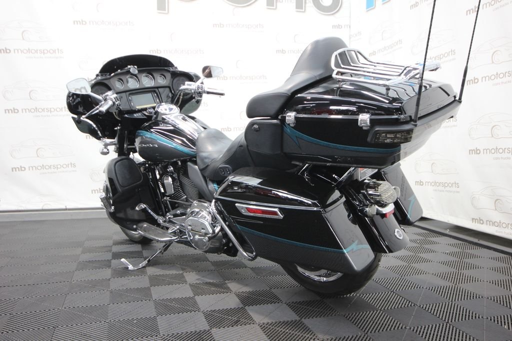 Used 2015 Gray Harley-Davidson FLHTKSE image 4
