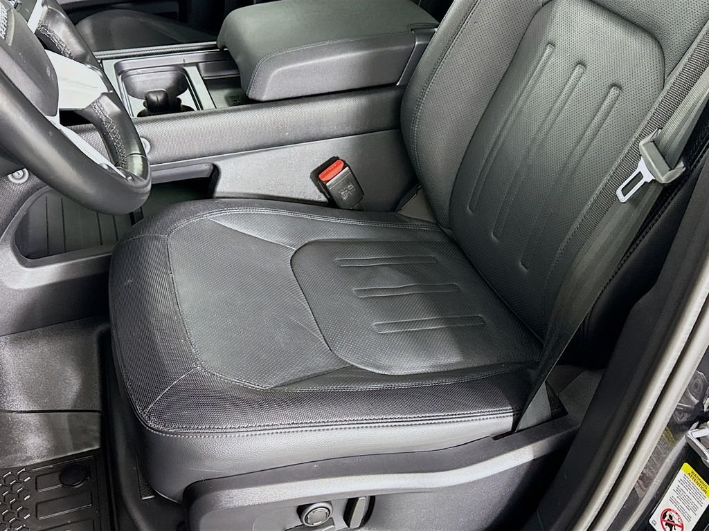 Certified Used 2022 Black Land Rover X-Dynamic SE image 21